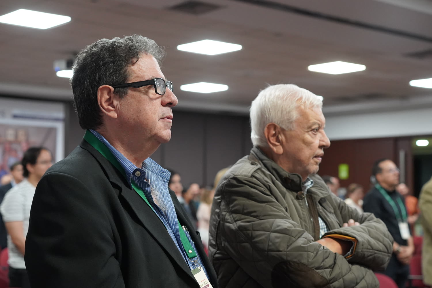 Asistentes de perfil durante una conferencia ASAGIO